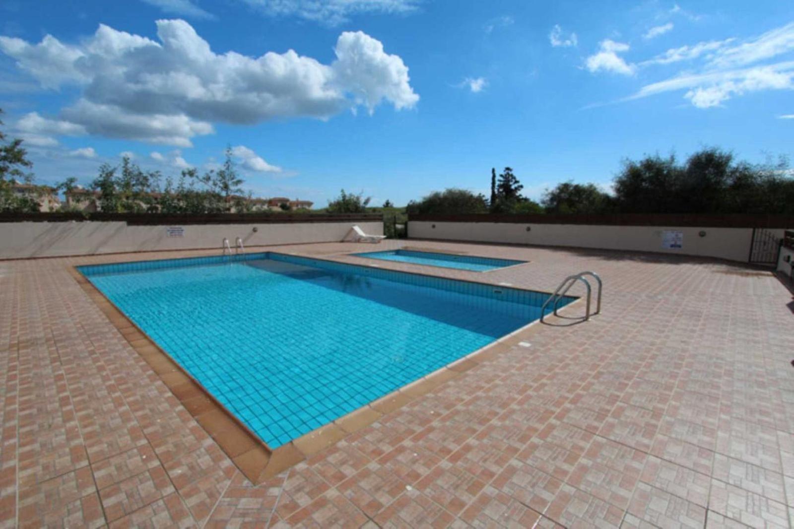 Nissi Golden Sands Privileges Leilighet *